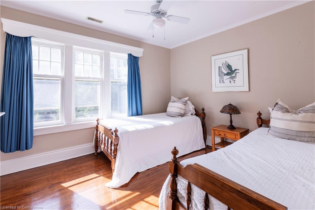 74 Chedoke Avenue, Hamilton, ON - Indoor Photo Showing Bedroom