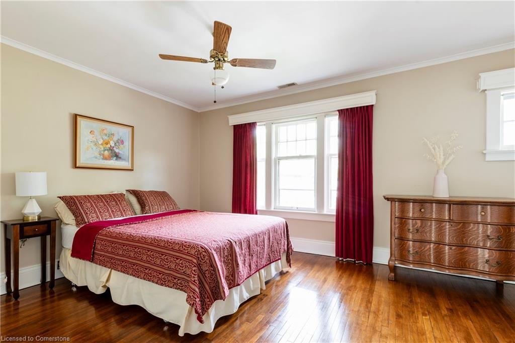 74 Chedoke Avenue, Hamilton, ON - Indoor Photo Showing Bedroom