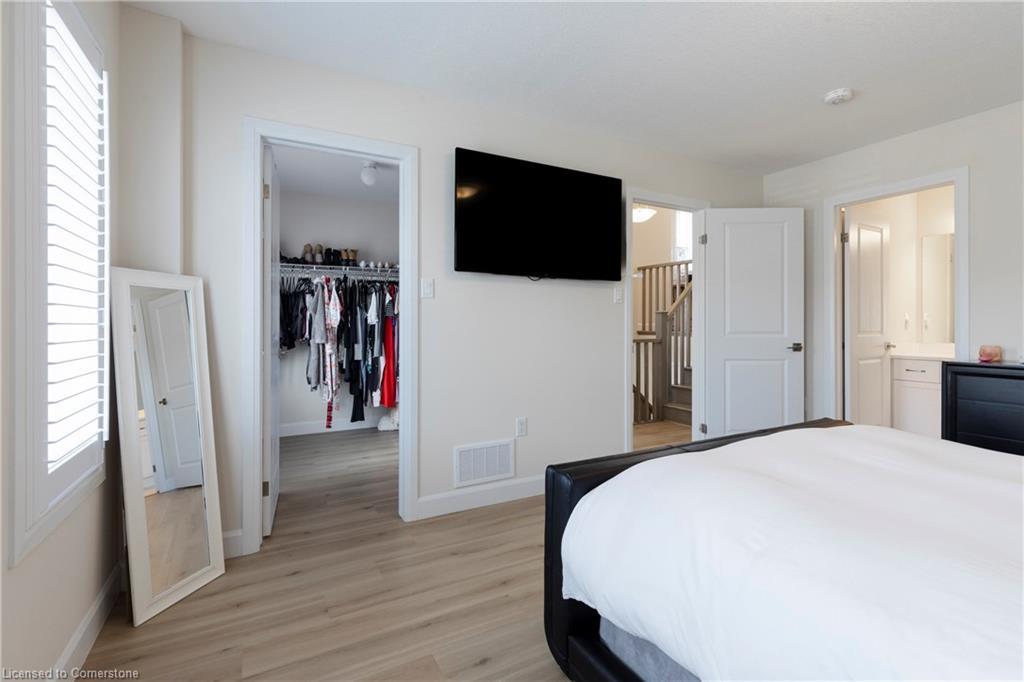 31 Southam Lane, Hamilton, ON - Indoor Photo Showing Bedroom