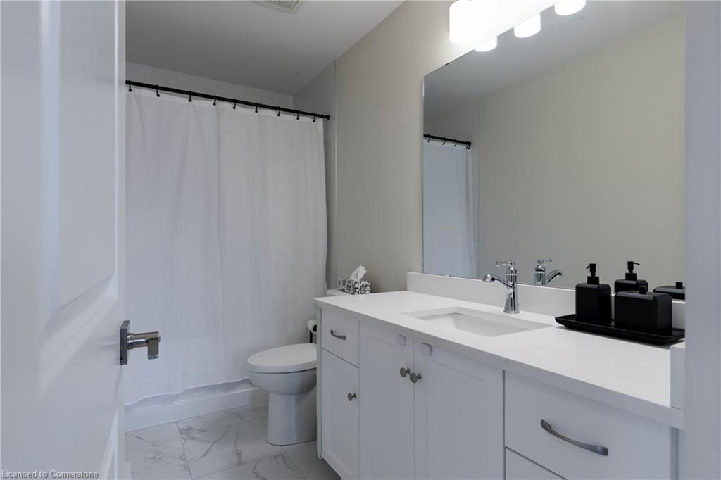 31 Southam Lane, Hamilton, ON - Indoor Photo Showing Bathroom