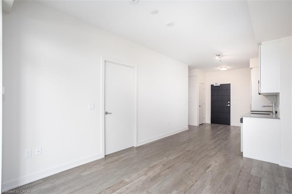 308-212 King William Street, Hamilton, ON - Indoor Photo Showing Kitchen
