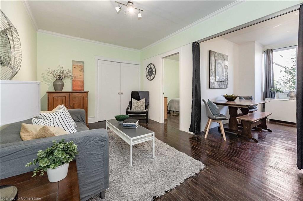 6-285 King Street, Hamilton, ON - Indoor Photo Showing Living Room