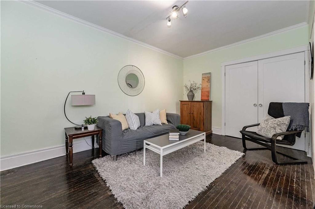 6-285 King Street, Hamilton, ON - Indoor Photo Showing Living Room