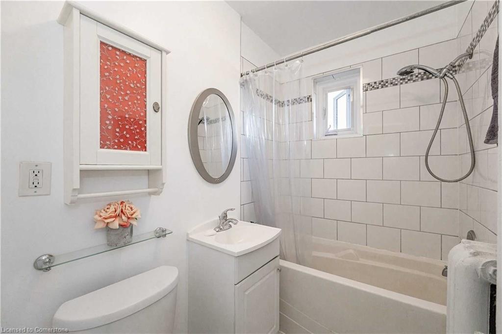 6-285 King Street, Hamilton, ON - Indoor Photo Showing Bathroom