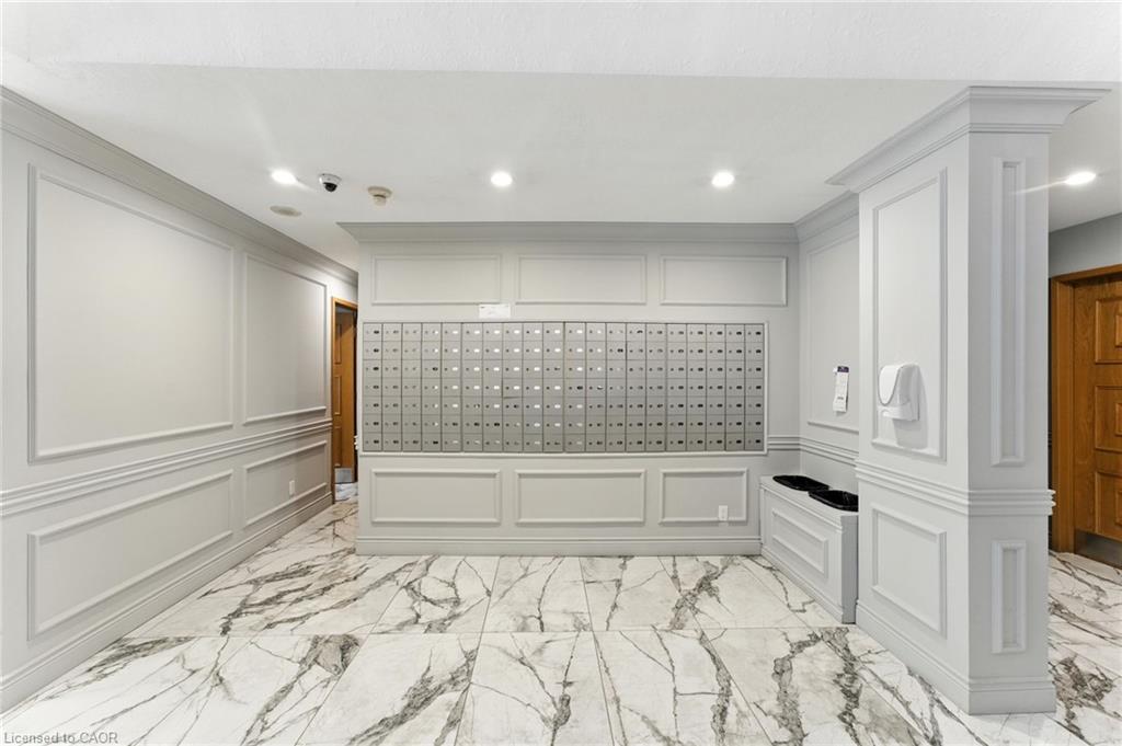 1104-237 King Street W, Cambridge, ON - Indoor Photo Showing Other Room