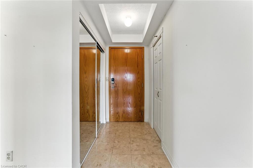 1104-237 King Street W, Cambridge, ON - Indoor Photo Showing Other Room