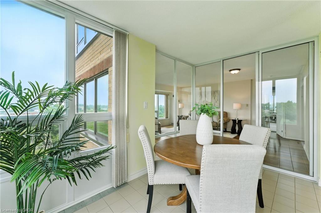 1104-237 King Street W, Cambridge, ON - Indoor Photo Showing Dining Room