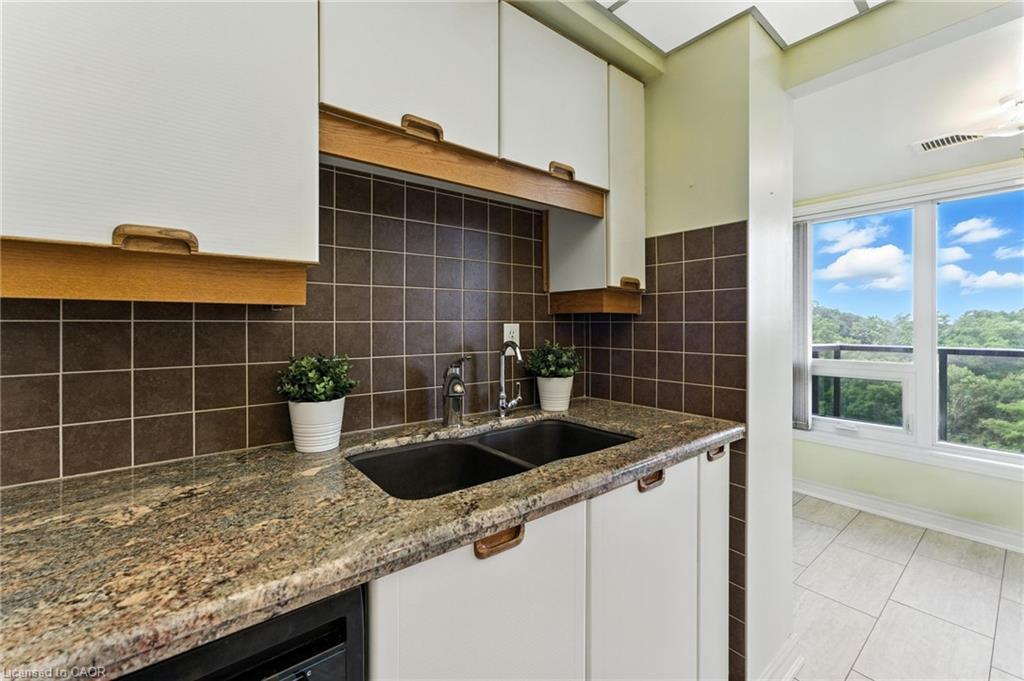1104-237 King Street W, Cambridge, ON - Indoor Photo Showing Kitchen With Double Sink