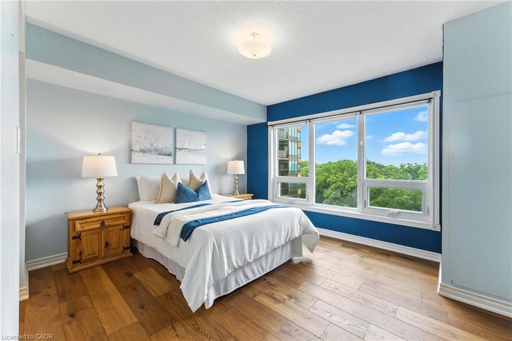 1104-237 King Street W, Cambridge, ON - Indoor Photo Showing Bedroom