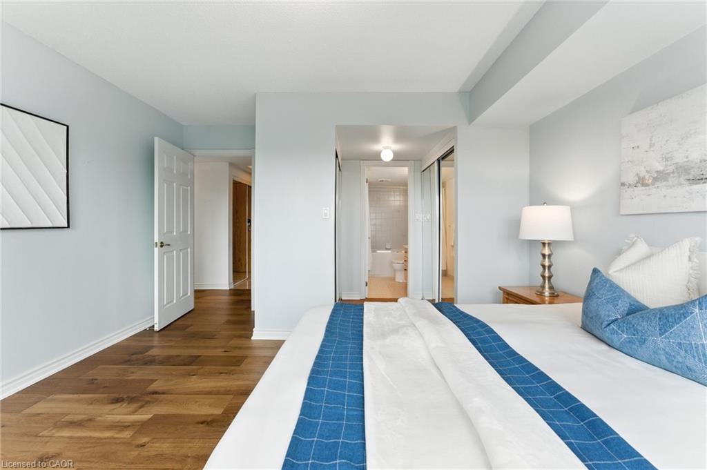 1104-237 King Street W, Cambridge, ON - Indoor Photo Showing Bedroom