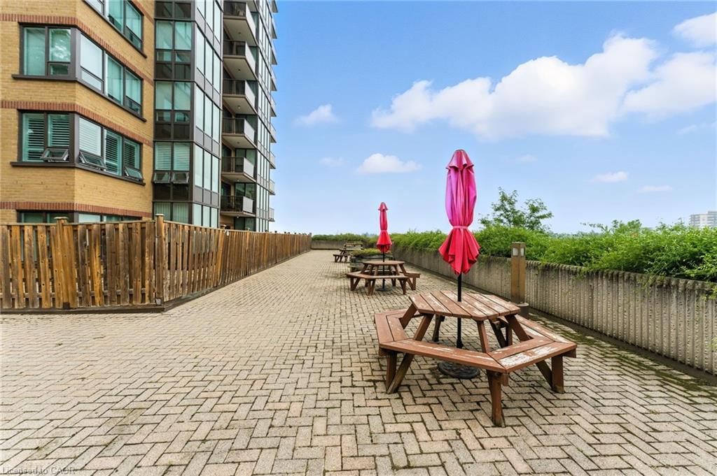 1104-237 King Street W, Cambridge, ON - Outdoor