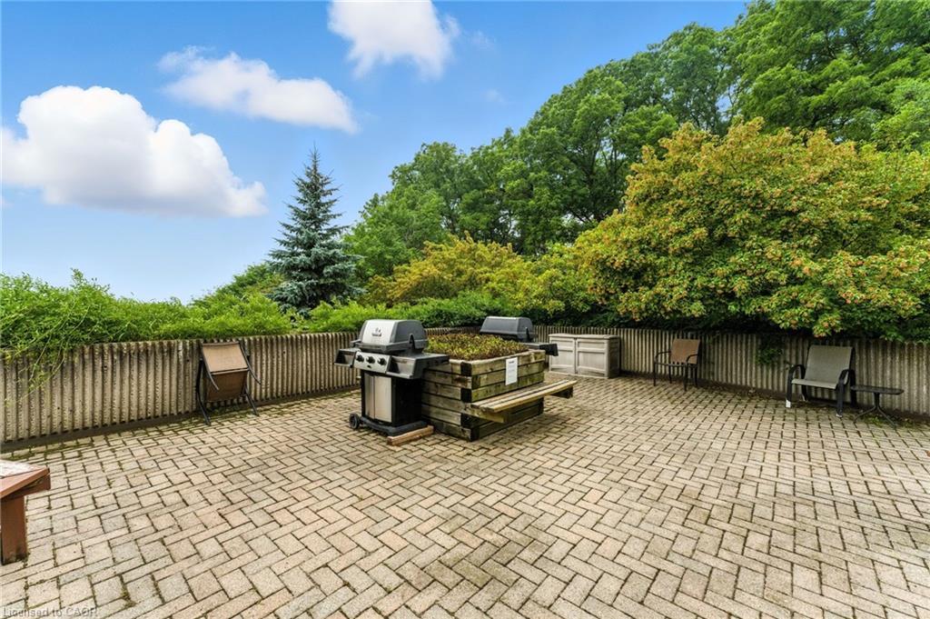 1104-237 King Street W, Cambridge, ON - Outdoor