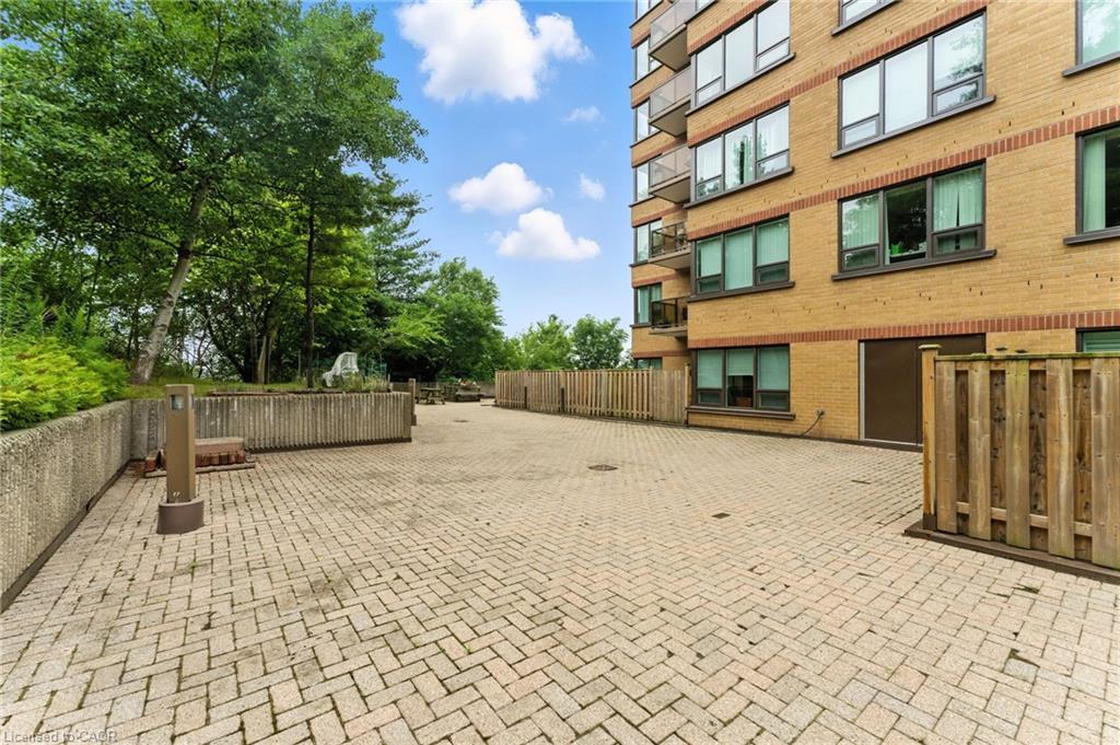 1104-237 King Street W, Cambridge, ON - Outdoor