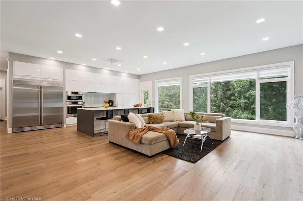 1 Gaywood Gardens, Brantford, ON - Indoor Photo Showing Living Room