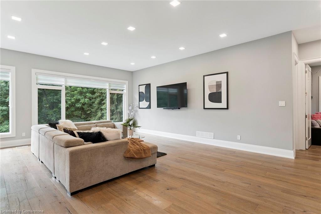 1 Gaywood Gardens, Brantford, ON - Indoor Photo Showing Living Room