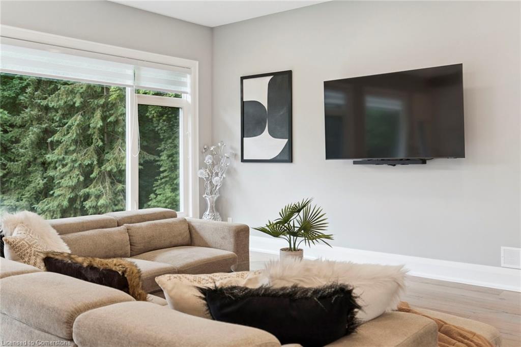 1 Gaywood Gardens, Brantford, ON - Indoor Photo Showing Living Room