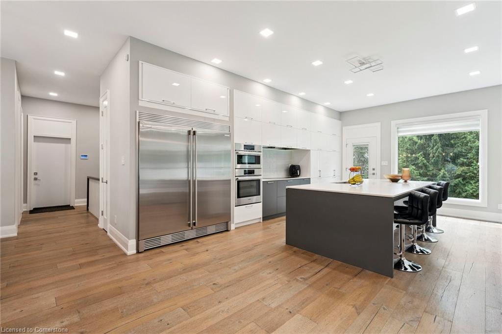 1 Gaywood Gardens, Brantford, ON - Indoor Photo Showing Kitchen With Upgraded Kitchen