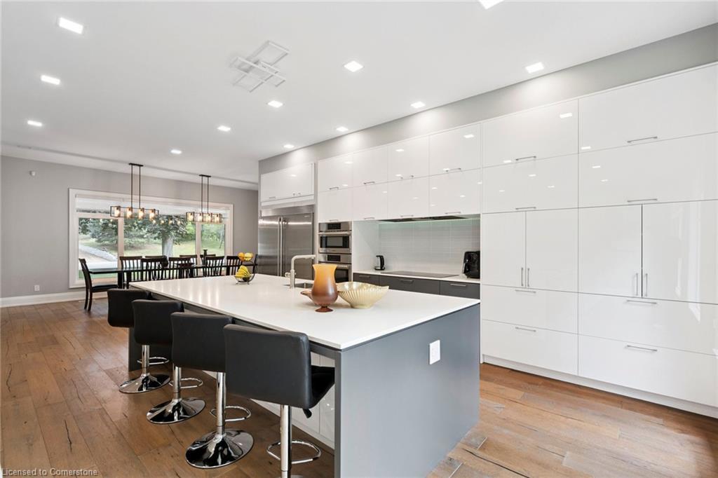 1 Gaywood Gardens, Brantford, ON - Indoor Photo Showing Kitchen With Upgraded Kitchen
