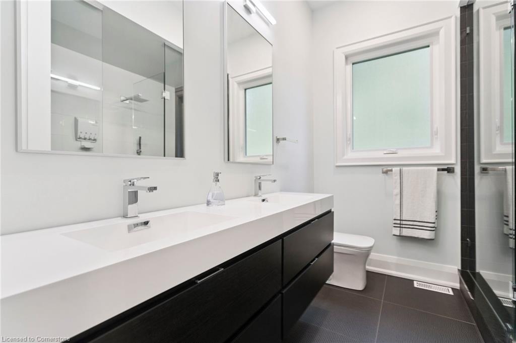 1 Gaywood Gardens, Brantford, ON - Indoor Photo Showing Bathroom