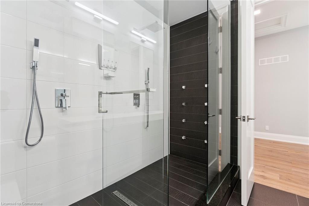 1 Gaywood Gardens, Brantford, ON - Indoor Photo Showing Bathroom