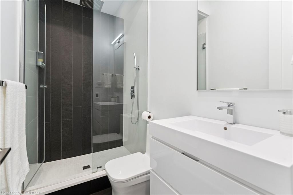 1 Gaywood Gardens, Brantford, ON - Indoor Photo Showing Bathroom