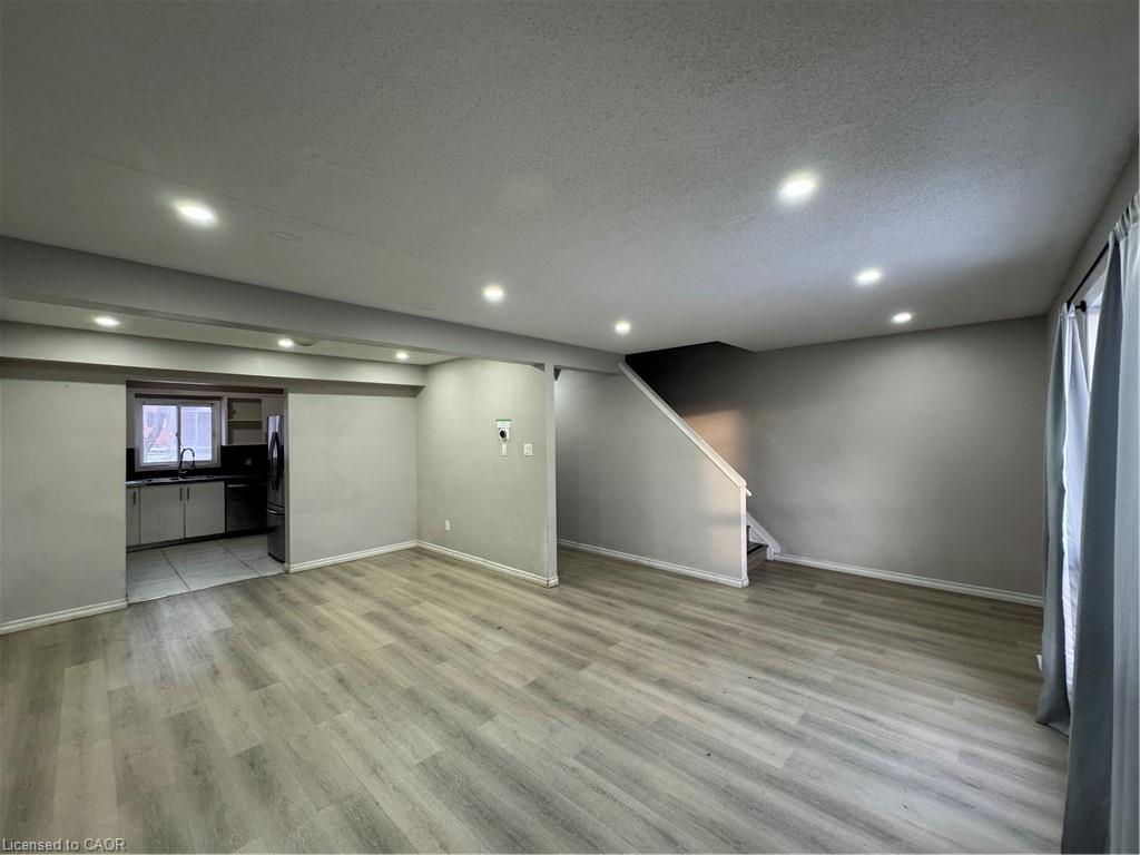 34-190 Fleming Drive, London, ON - Indoor