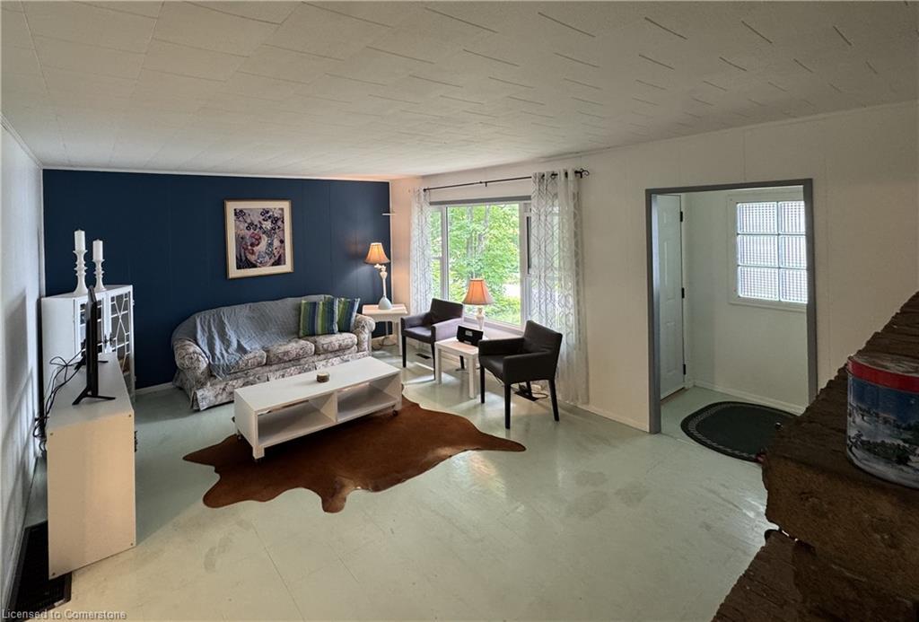 5803 Haliburton Lake Road, Dysart, ON - Indoor Photo Showing Bedroom