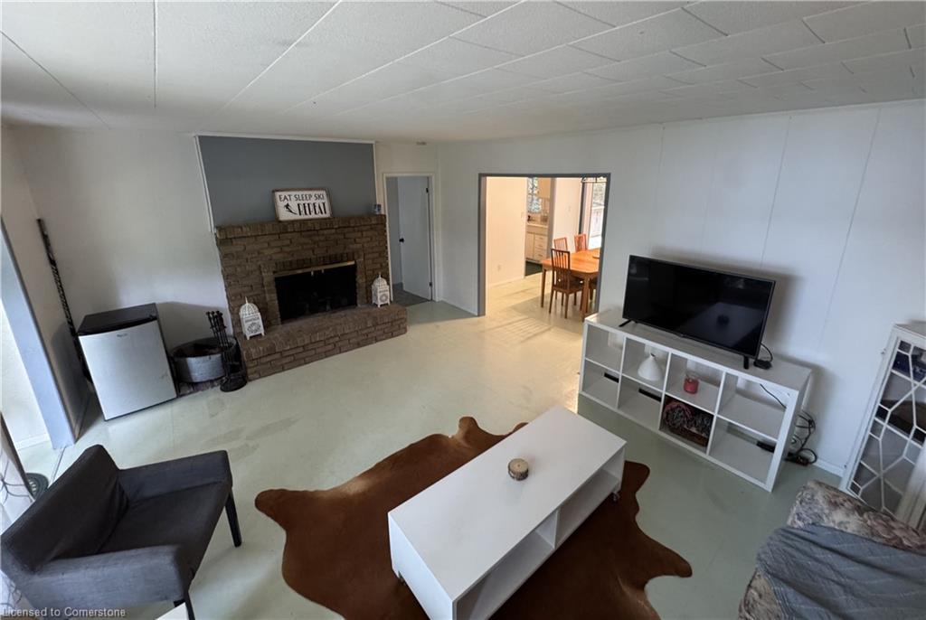 5803 Haliburton Lake Road, Dysart, ON - Indoor Photo Showing Living Room