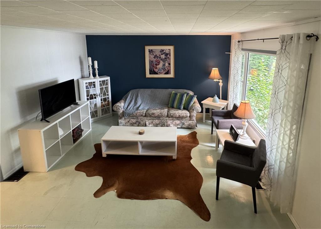 5803 Haliburton Lake Road, Dysart, ON - Indoor Photo Showing Living Room