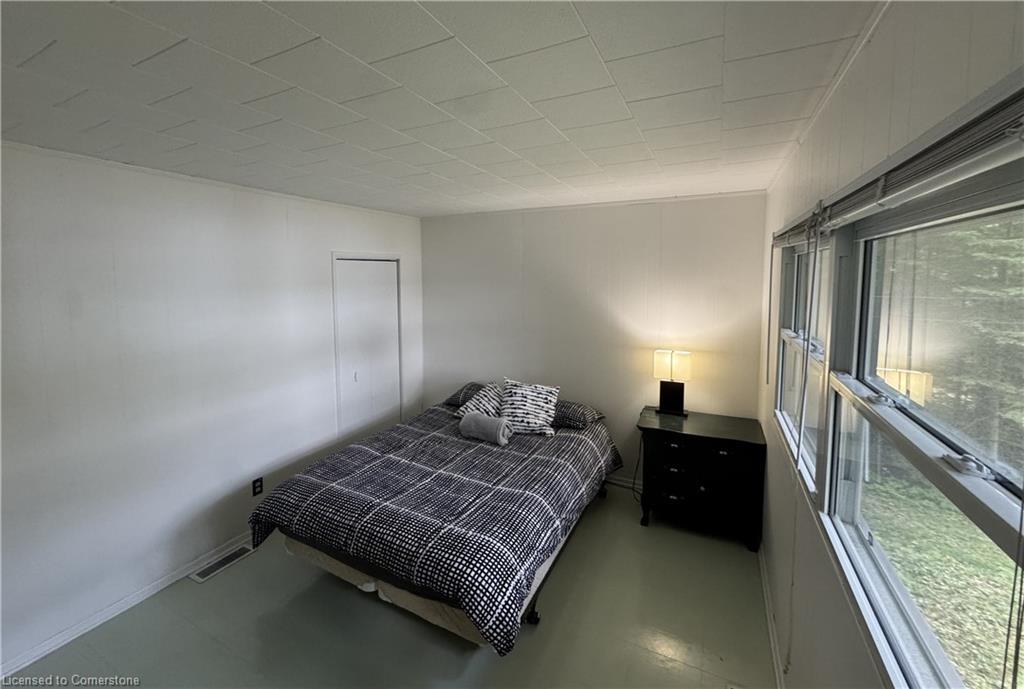 5803 Haliburton Lake Road, Dysart, ON - Indoor Photo Showing Bedroom