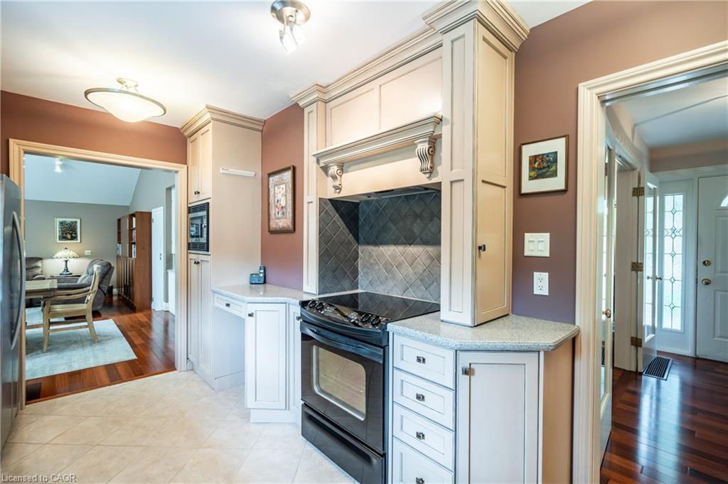 98 Hadley Drive, Ancaster, ON - Indoor Photo Showing Kitchen