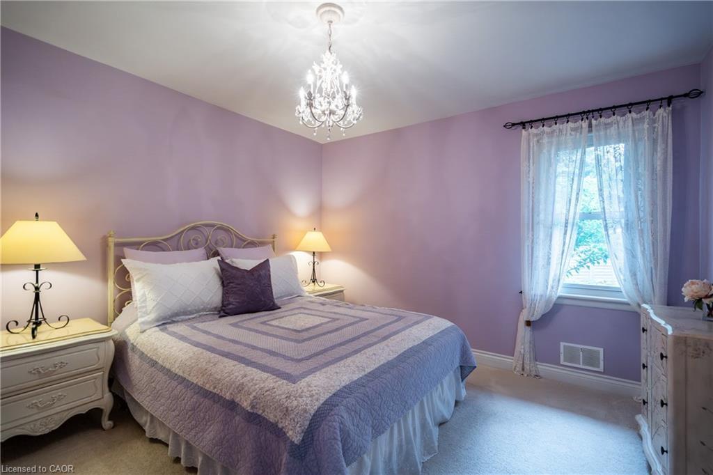 98 Hadley Drive, Ancaster, ON - Indoor Photo Showing Bedroom