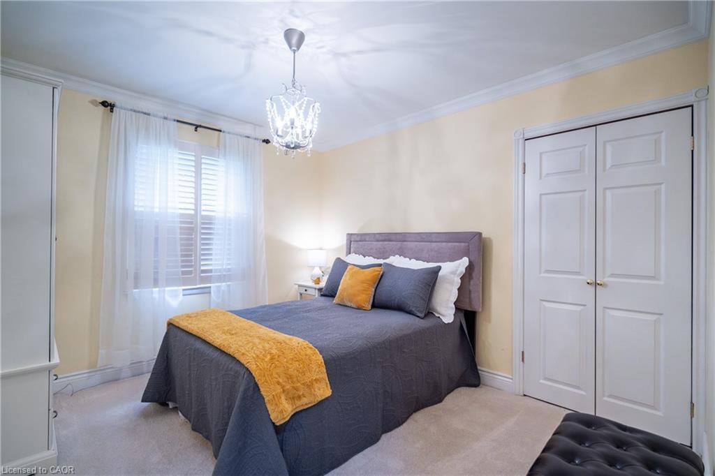 98 Hadley Drive, Ancaster, ON - Indoor Photo Showing Bedroom
