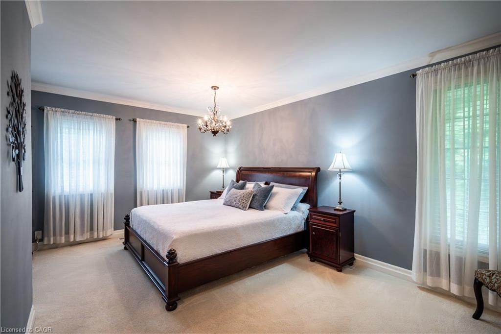 98 Hadley Drive, Ancaster, ON - Indoor Photo Showing Bedroom