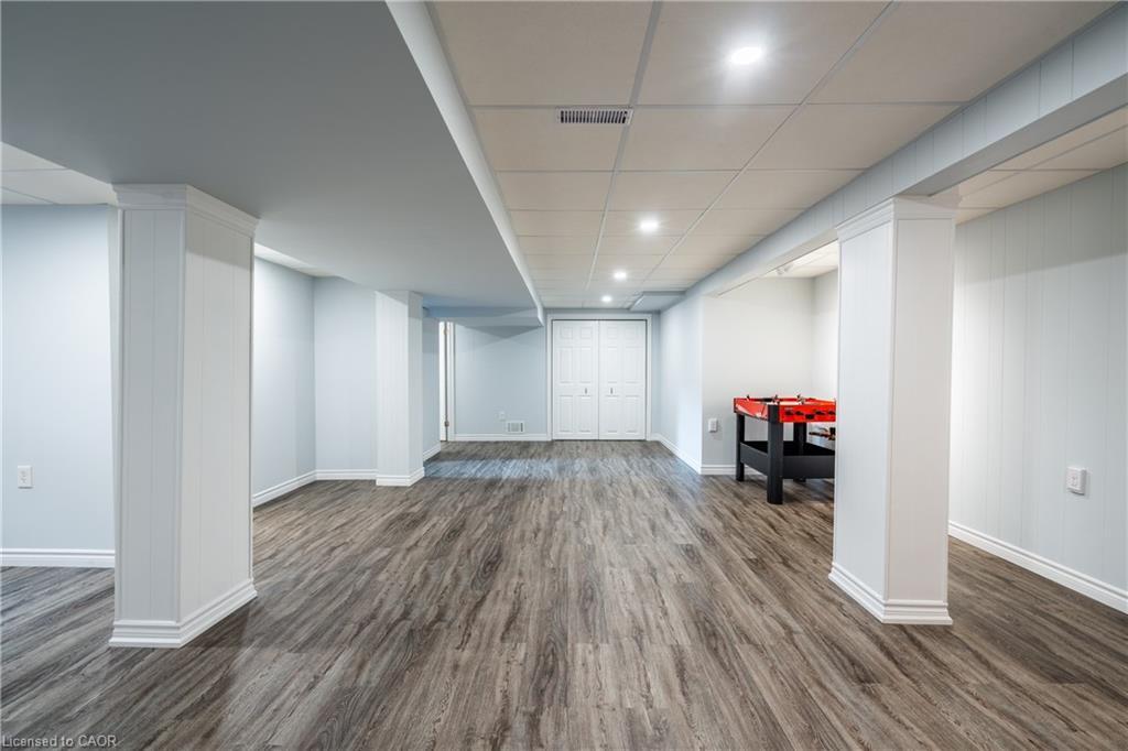 98 Hadley Drive, Ancaster, ON - Indoor Photo Showing Other Room