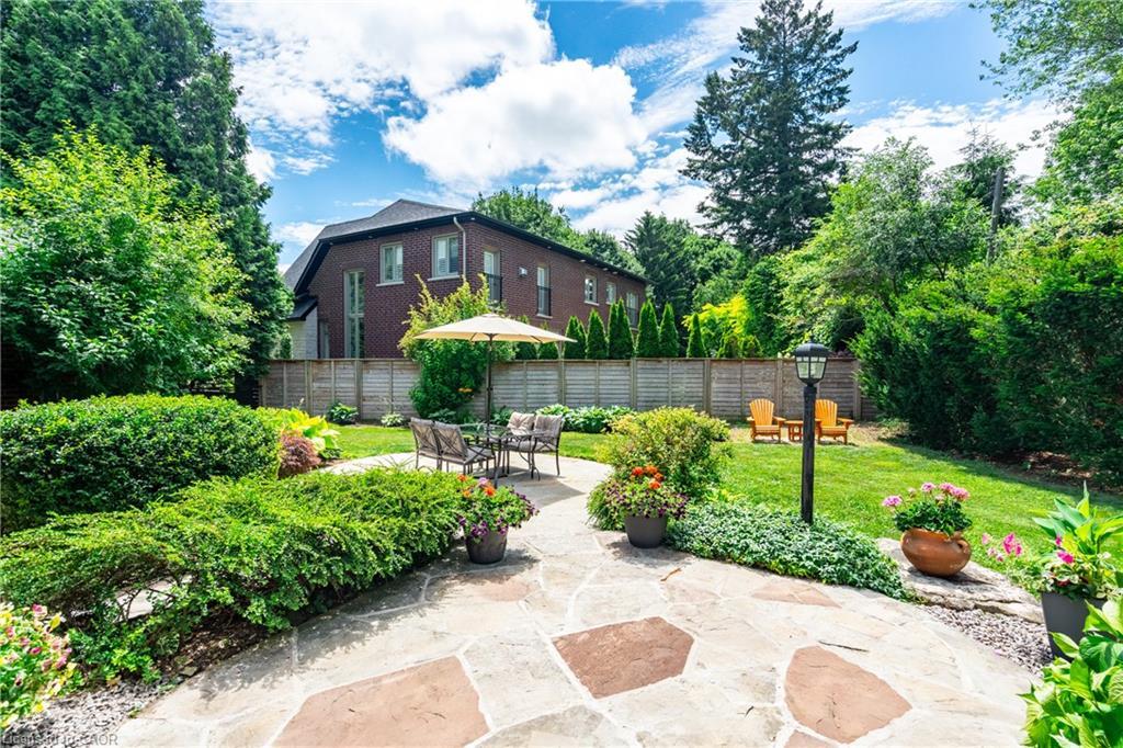 98 Hadley Drive, Ancaster, ON - Outdoor