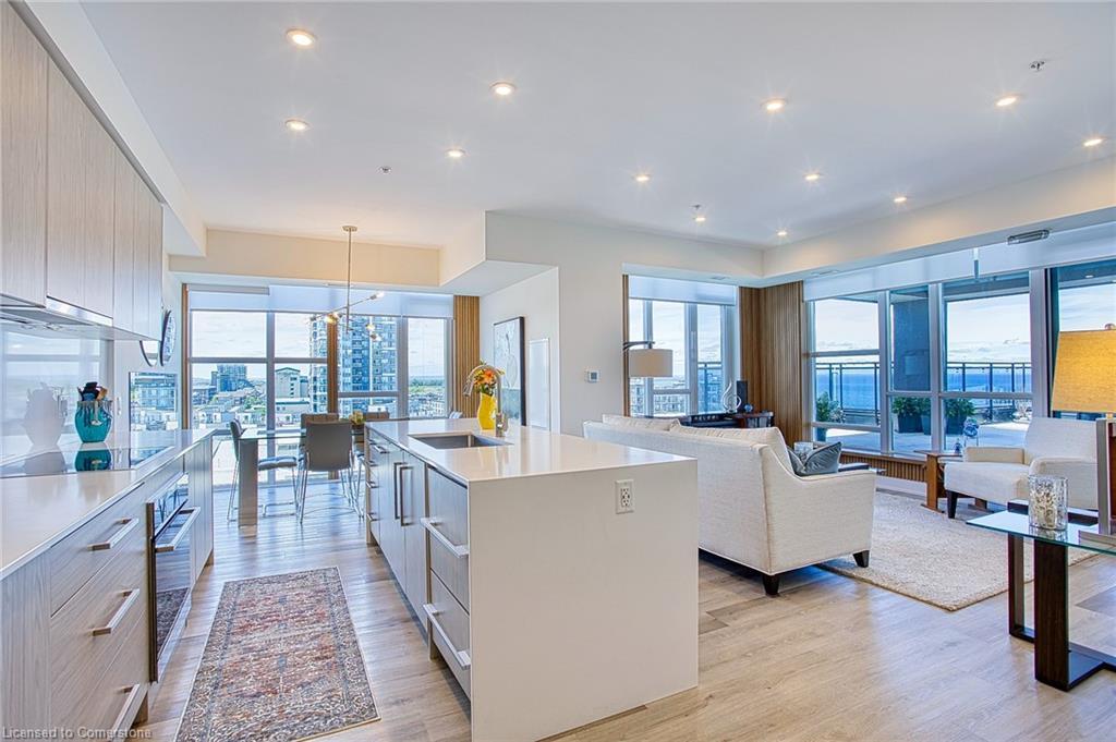 707-16 Concord Place, Grimsby, ON - Indoor Photo Showing Kitchen With Upgraded Kitchen