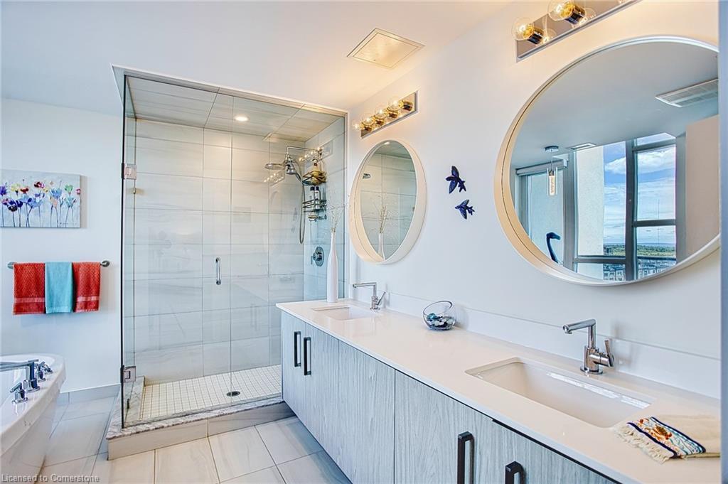 707-16 Concord Place, Grimsby, ON - Indoor Photo Showing Bathroom