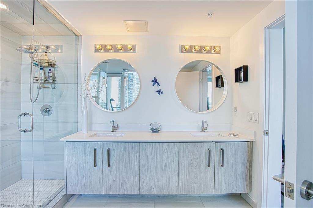 707-16 Concord Place, Grimsby, ON - Indoor Photo Showing Bathroom