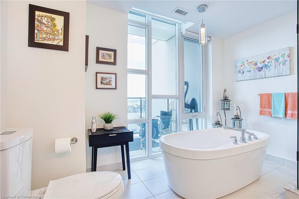 707-16 Concord Place, Grimsby, ON - Indoor Photo Showing Bathroom