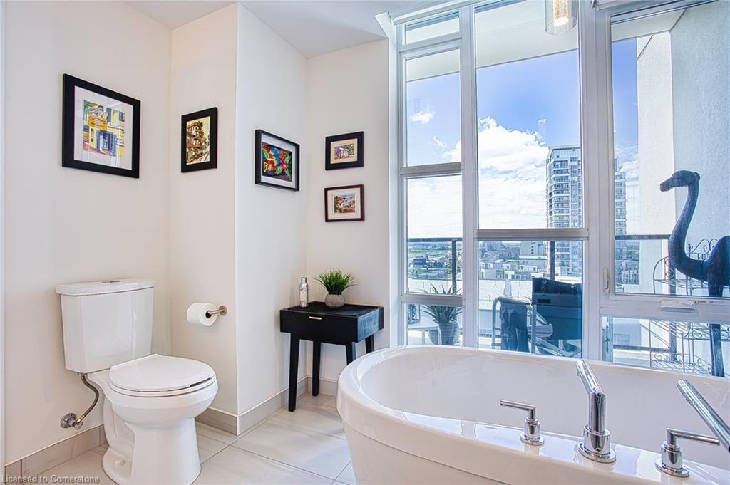 707-16 Concord Place, Grimsby, ON - Indoor Photo Showing Bathroom