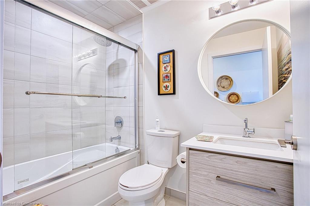 707-16 Concord Place, Grimsby, ON - Indoor Photo Showing Bathroom