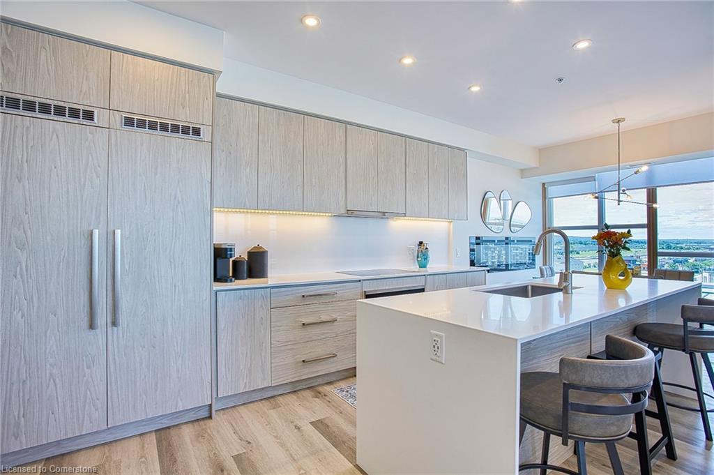 707-16 Concord Place, Grimsby, ON - Indoor Photo Showing Kitchen With Upgraded Kitchen