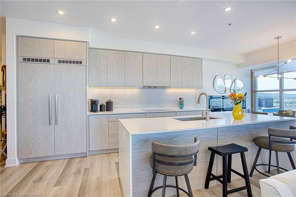 707-16 Concord Place, Grimsby, ON - Indoor Photo Showing Kitchen