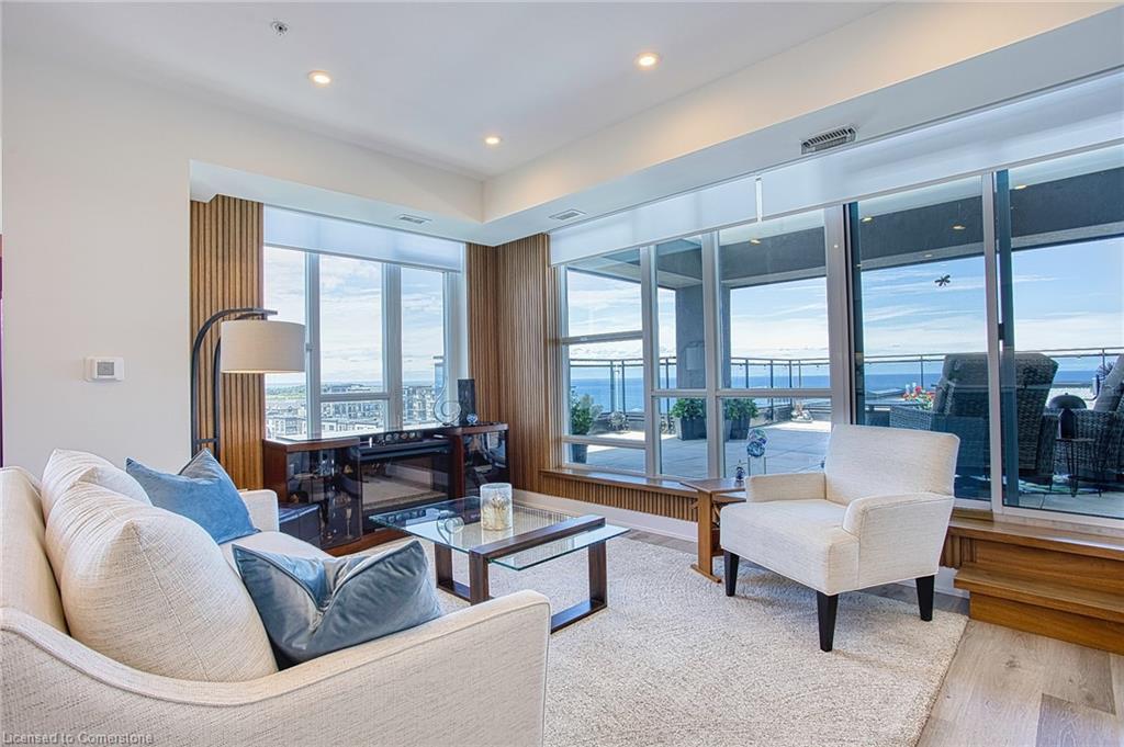 707-16 Concord Place, Grimsby, ON - Indoor Photo Showing Living Room