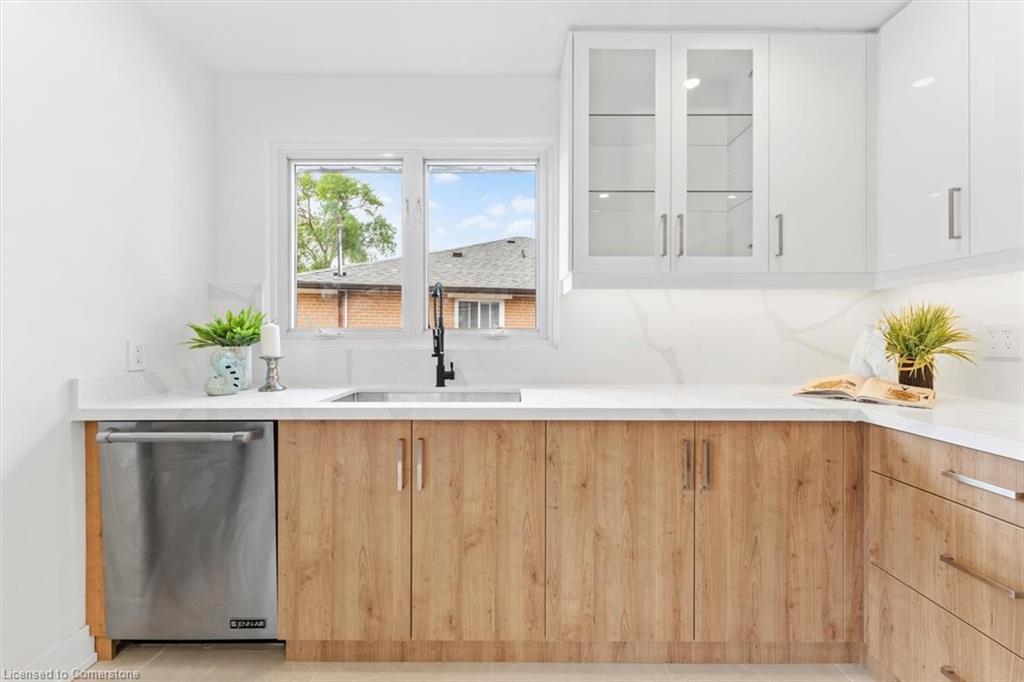 83 Walter Avenue, Newmarket, ON - Indoor Photo Showing Kitchen