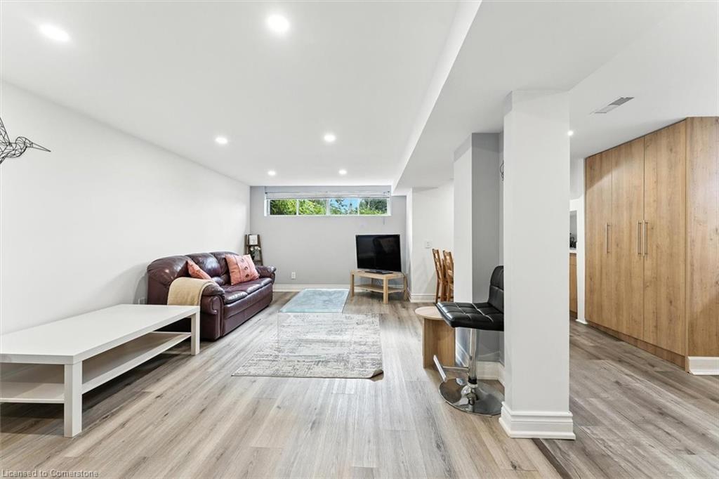 83 Walter Avenue, Newmarket, ON - Indoor