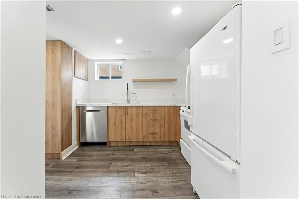 83 Walter Avenue, Newmarket, ON - Indoor Photo Showing Kitchen