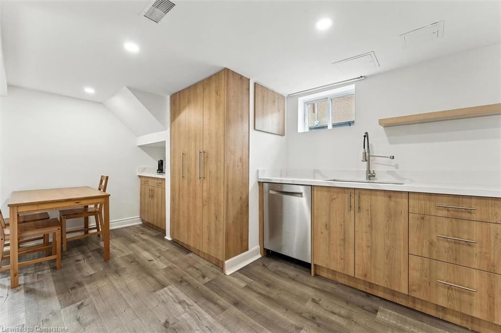 83 Walter Avenue, Newmarket, ON - Indoor