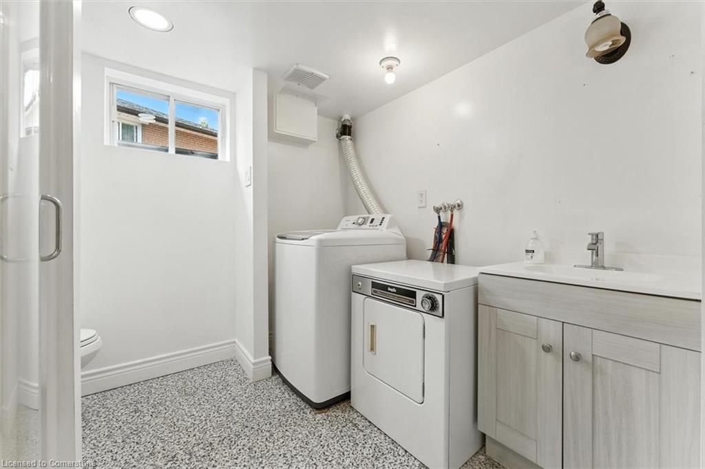 83 Walter Avenue, Newmarket, ON - Indoor Photo Showing Laundry Room